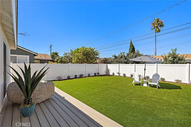 674 Senate Street, Costa Mesa, CA 92627
