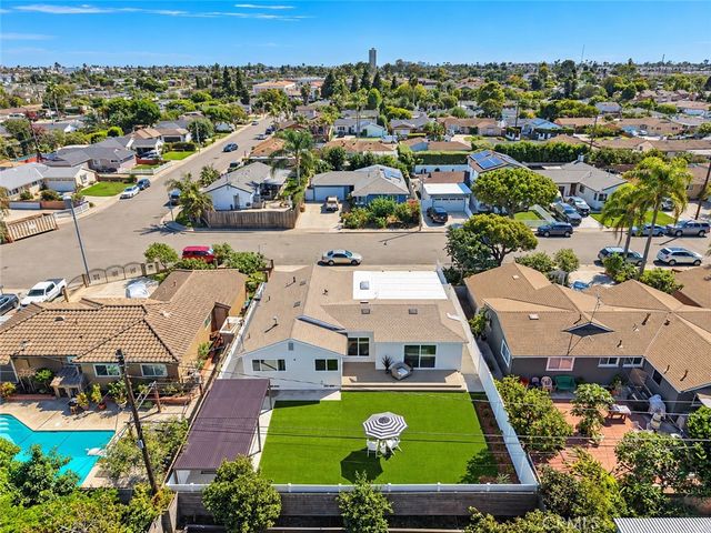 674 Senate Street, Costa Mesa, CA 92627
