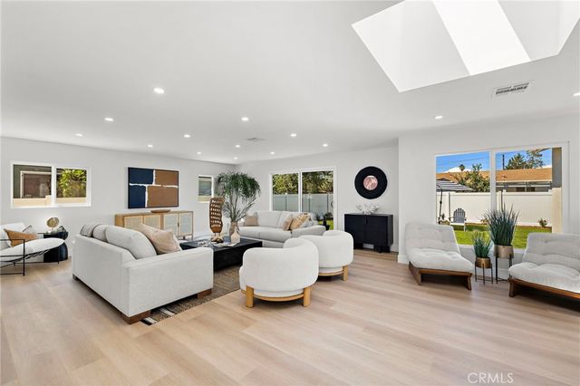 674 Senate Street, Costa Mesa, CA 92627