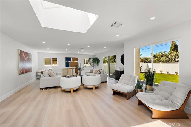 674 Senate Street, Costa Mesa, CA 92627