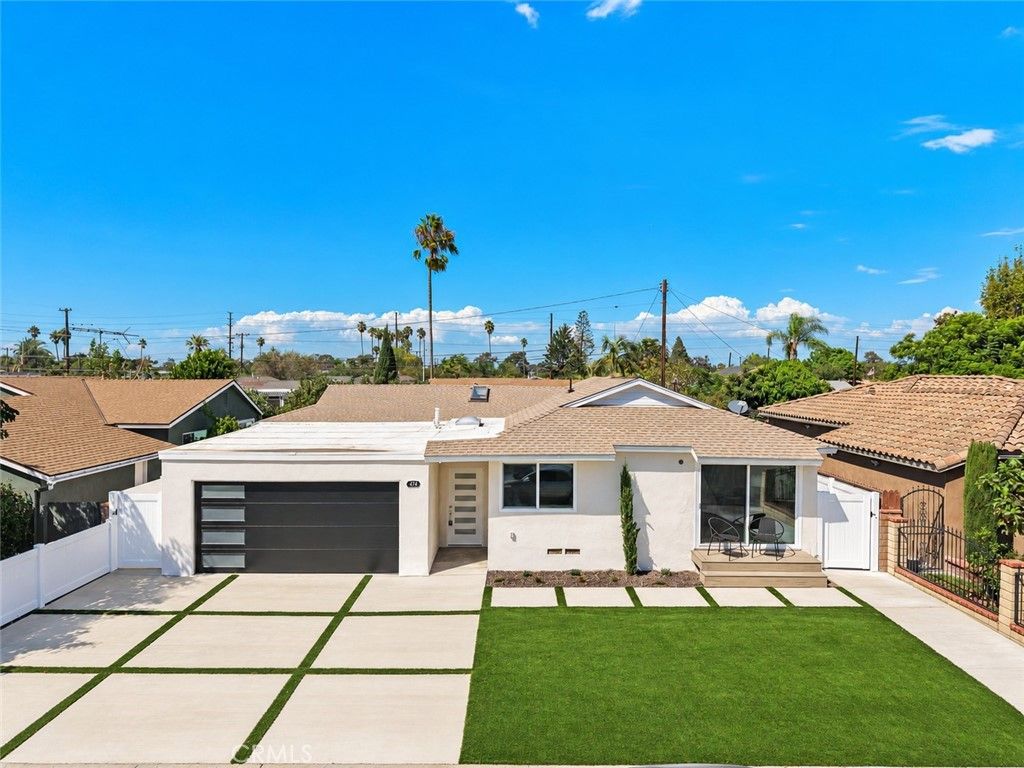 674 Senate Street, Costa Mesa, CA 92627
