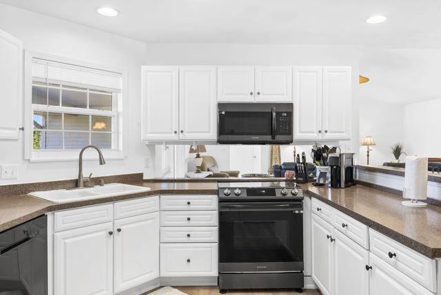 100 Micahs Xing, Reeds Spring, MO 65737