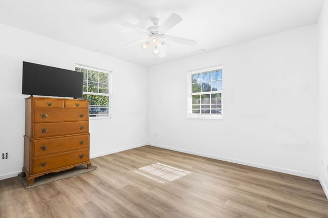 100 Micahs Xing, Reeds Spring, MO 65737