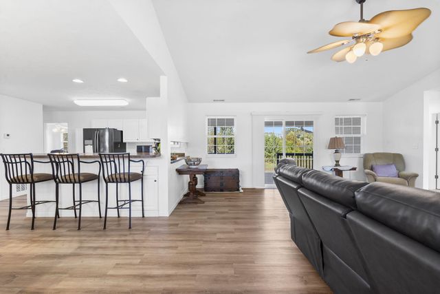 100 Micahs Xing, Reeds Spring, MO 65737