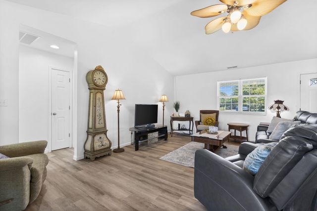 100 Micahs Xing, Reeds Spring, MO 65737