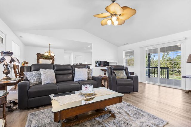 100 Micahs Xing, Reeds Spring, MO 65737