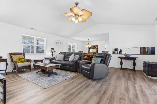 100 Micahs Xing, Reeds Spring, MO 65737