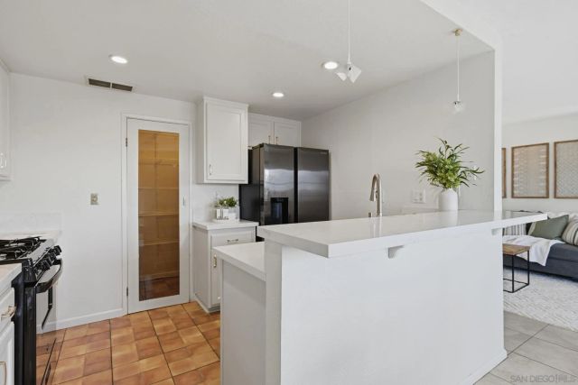 6949 Camino Revueltos, San Diego, CA 92111
