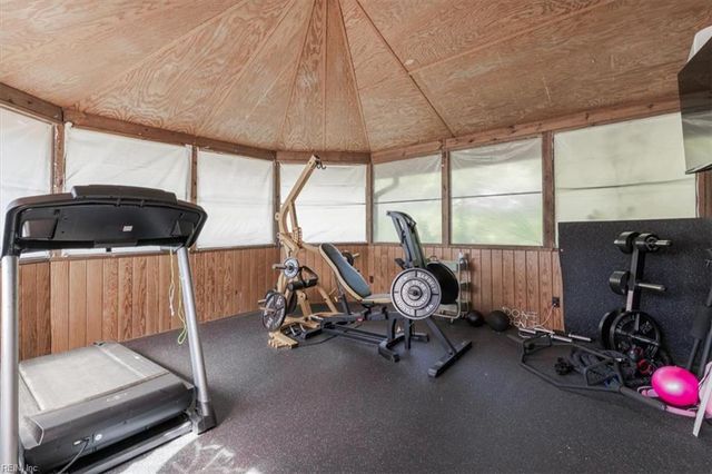 702 Seaford RD, Seaford, VA 23696
