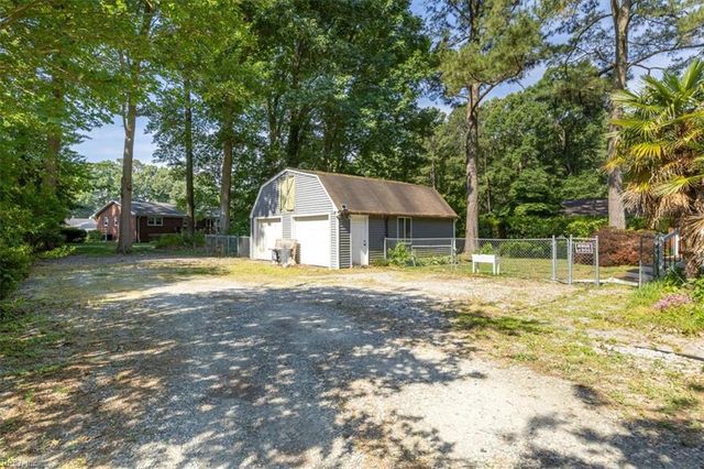 702 Seaford RD, Seaford, VA 23696