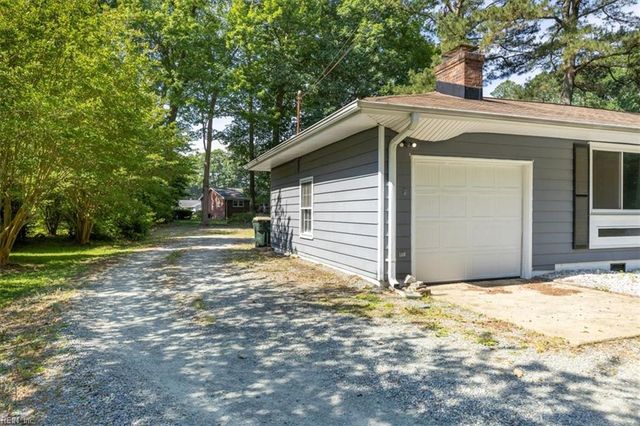 702 Seaford RD, Seaford, VA 23696