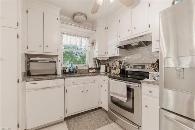 702 Seaford RD, Seaford, VA 23696