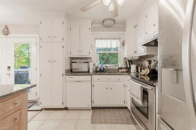 702 Seaford RD, Seaford, VA 23696