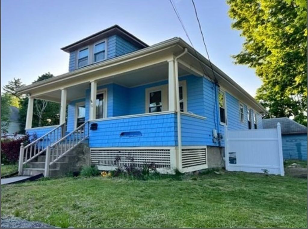 92 Locust St, Brockton, MA 02301