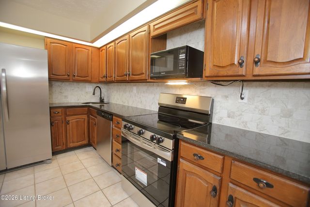 1600 Gardiner Ln 204, Louisville, KY 40205