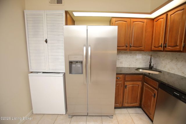1600 Gardiner Ln 204, Louisville, KY 40205