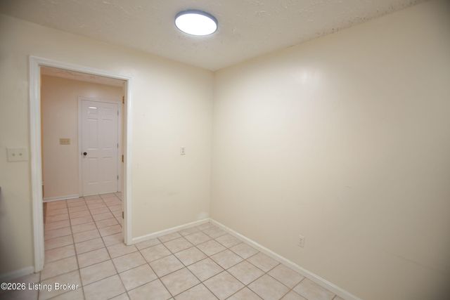 1600 Gardiner Ln 204, Louisville, KY 40205