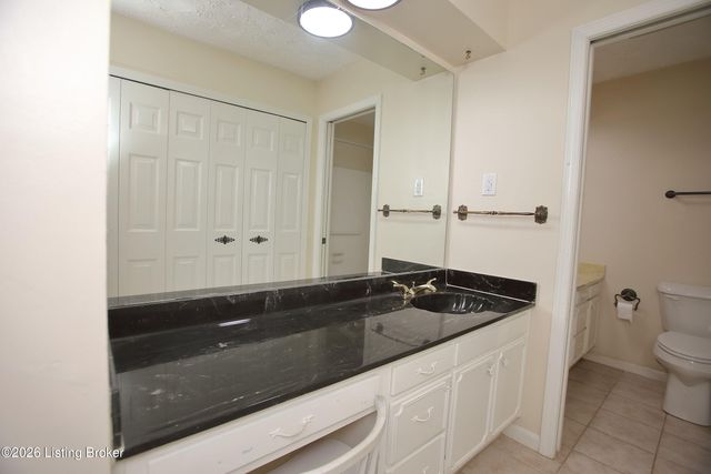 1600 Gardiner Ln 204, Louisville, KY 40205