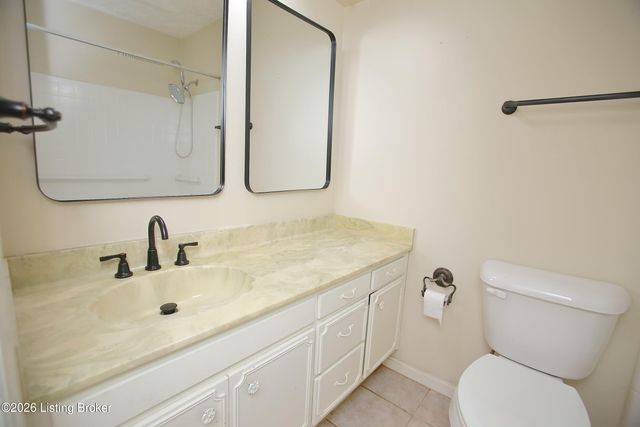 1600 Gardiner Ln 204, Louisville, KY 40205