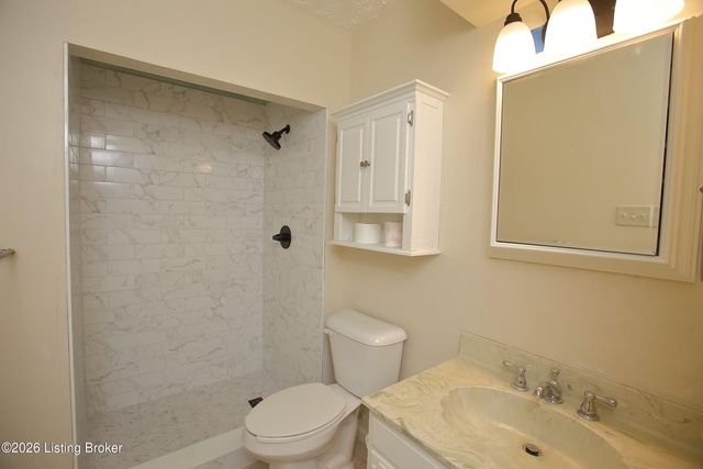 1600 Gardiner Ln 204, Louisville, KY 40205