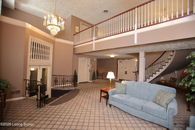 1600 Gardiner Ln 204, Louisville, KY 40205