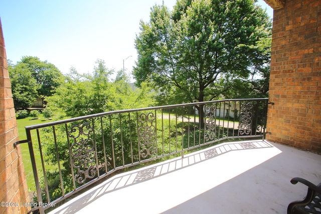 1600 Gardiner Ln 204, Louisville, KY 40205