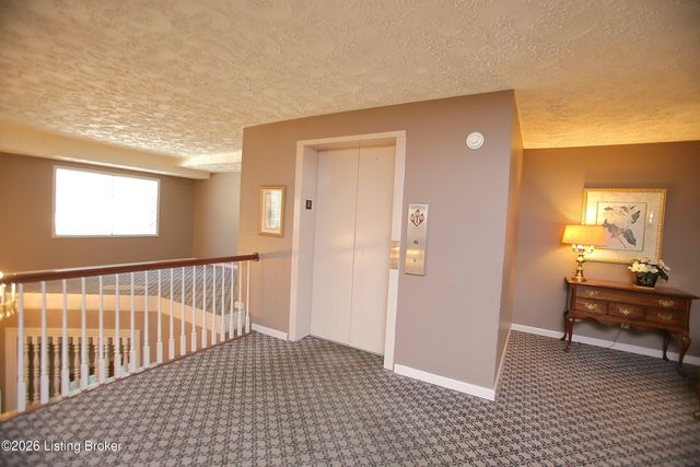 1600 Gardiner Ln 204, Louisville, KY 40205