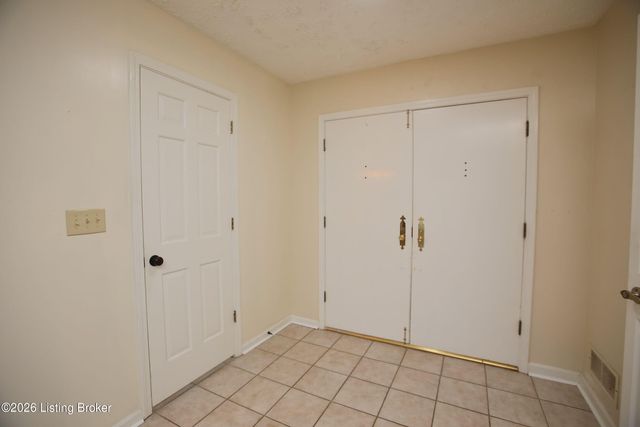 1600 Gardiner Ln 204, Louisville, KY 40205