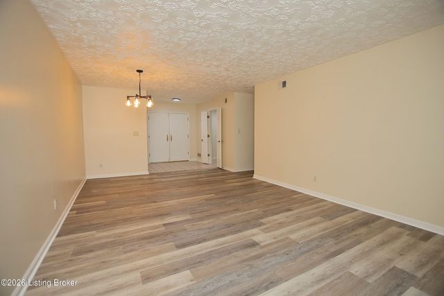 1600 Gardiner Ln 204, Louisville, KY 40205