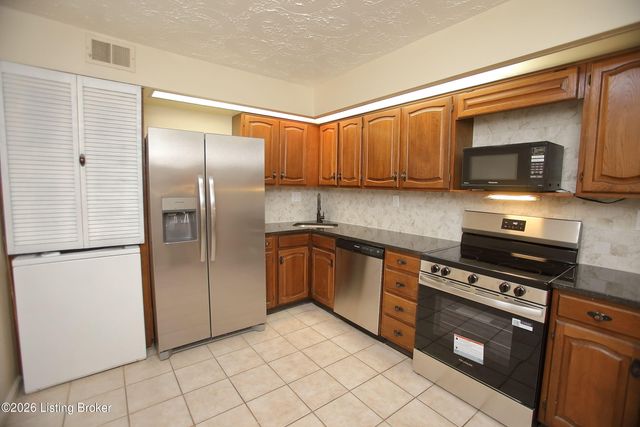 1600 Gardiner Ln 204, Louisville, KY 40205