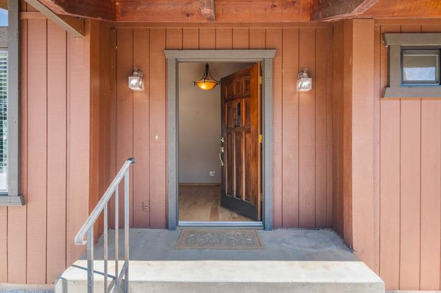 24717 Rodeo Flat Rd, Auburn, CA 95602