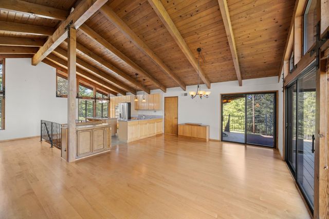 24717 Rodeo Flat Rd, Auburn, CA 95602