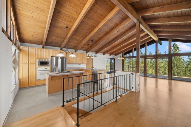 24717 Rodeo Flat Rd, Auburn, CA 95602