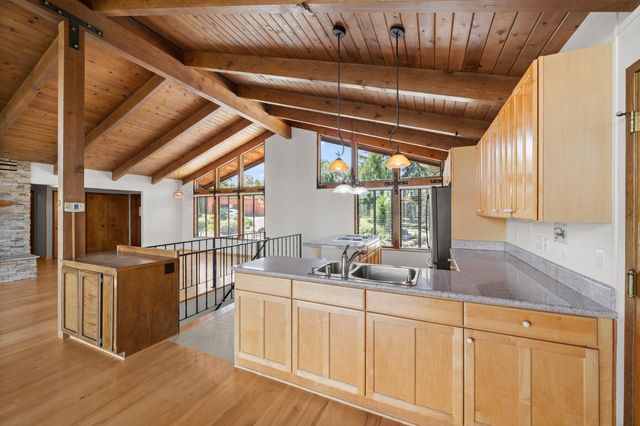 24717 Rodeo Flat Rd, Auburn, CA 95602