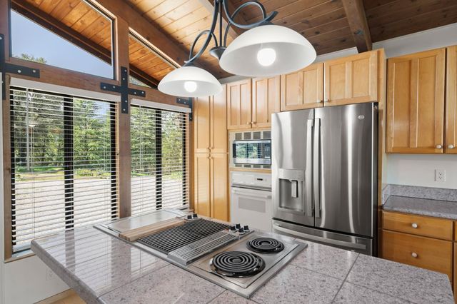 24717 Rodeo Flat Rd, Auburn, CA 95602