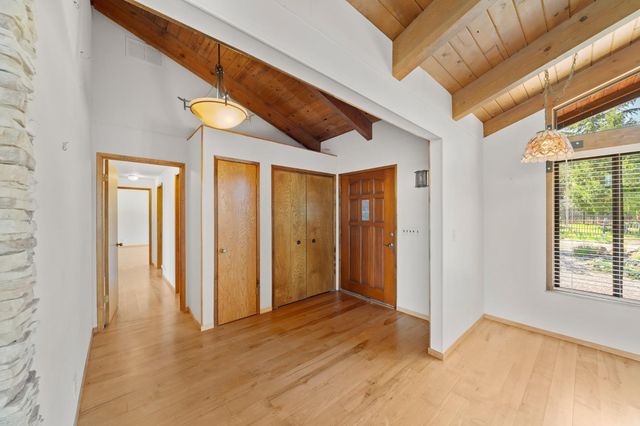 24717 Rodeo Flat Rd, Auburn, CA 95602