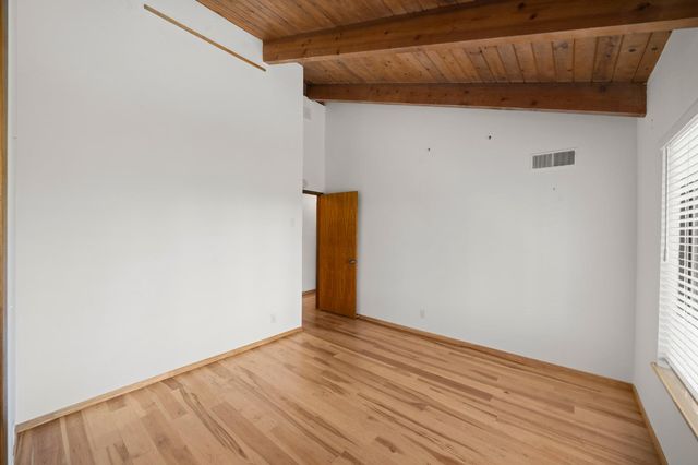 24717 Rodeo Flat Rd, Auburn, CA 95602