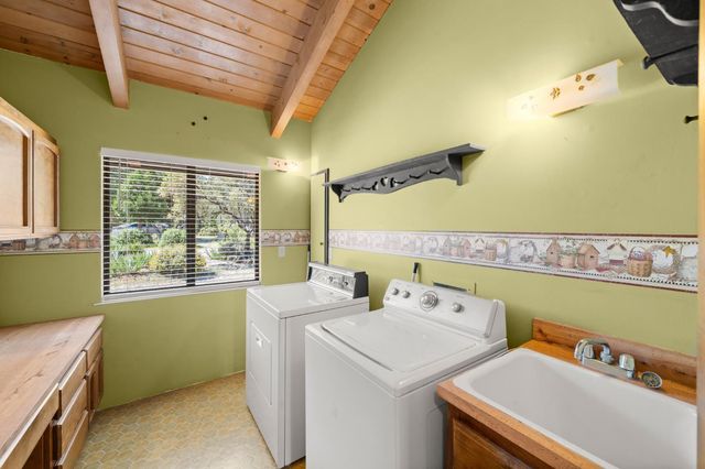 24717 Rodeo Flat Rd, Auburn, CA 95602