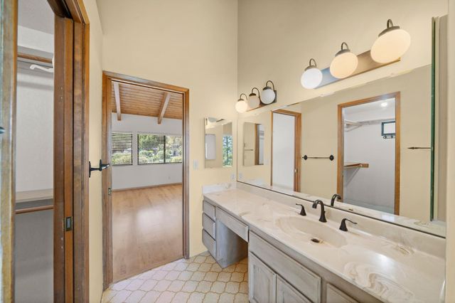 24717 Rodeo Flat Rd, Auburn, CA 95602