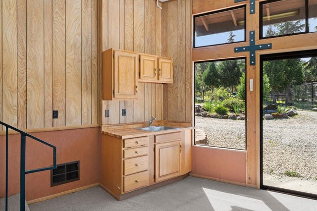 24717 Rodeo Flat Rd, Auburn, CA 95602