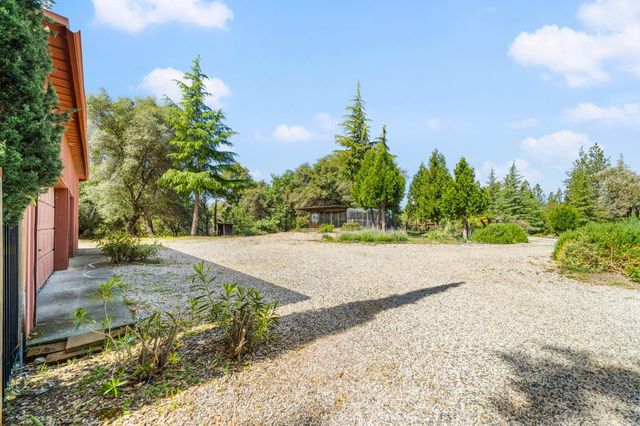 24717 Rodeo Flat Rd, Auburn, CA 95602