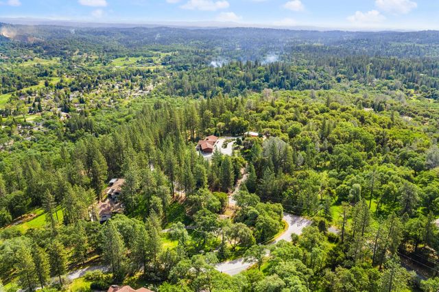 24717 Rodeo Flat Rd, Auburn, CA 95602