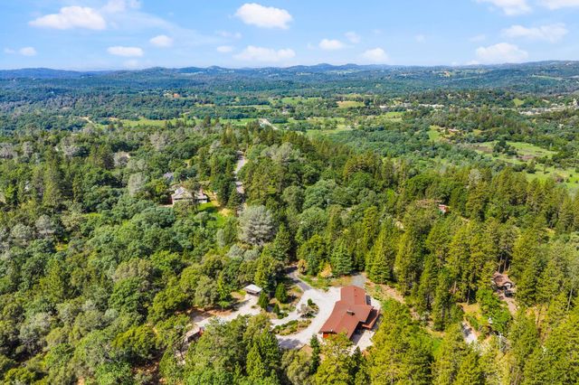 24717 Rodeo Flat Rd, Auburn, CA 95602