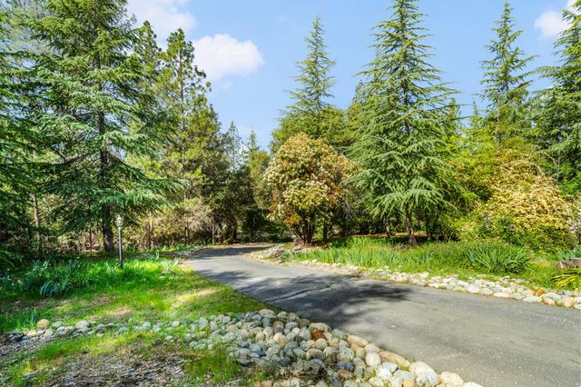 24717 Rodeo Flat Rd, Auburn, CA 95602