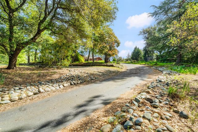 24717 Rodeo Flat Rd, Auburn, CA 95602