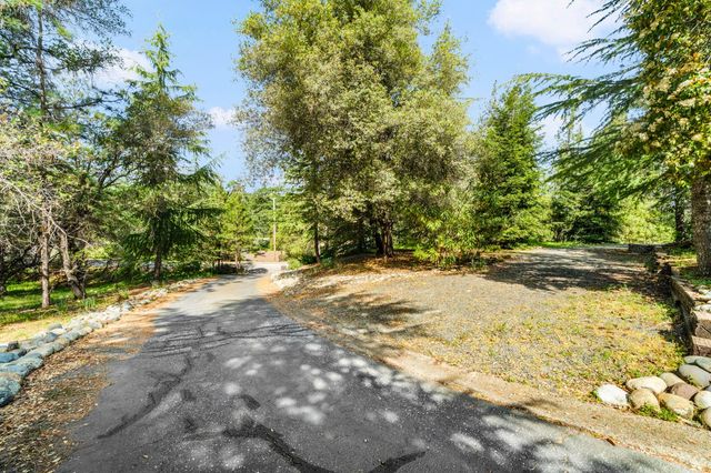 24717 Rodeo Flat Rd, Auburn, CA 95602