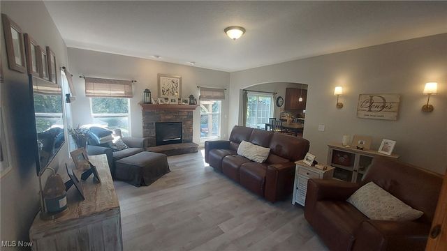 11056 Peach Glen Avenue NW, Uniontown, OH 44685