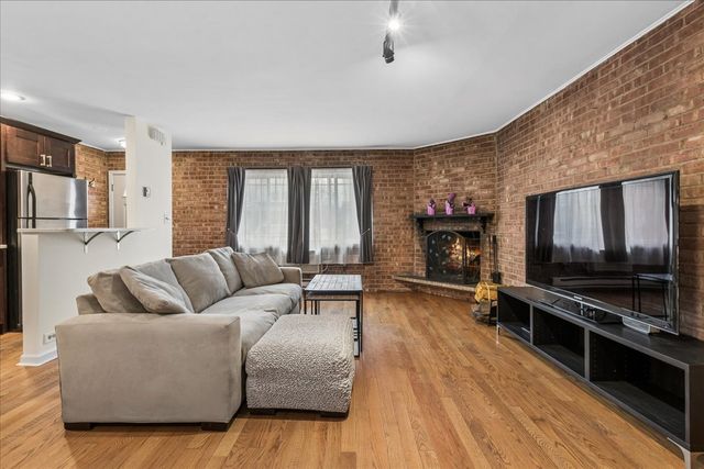 6118 N Hermitage Avenue A, Chicago, IL 60660