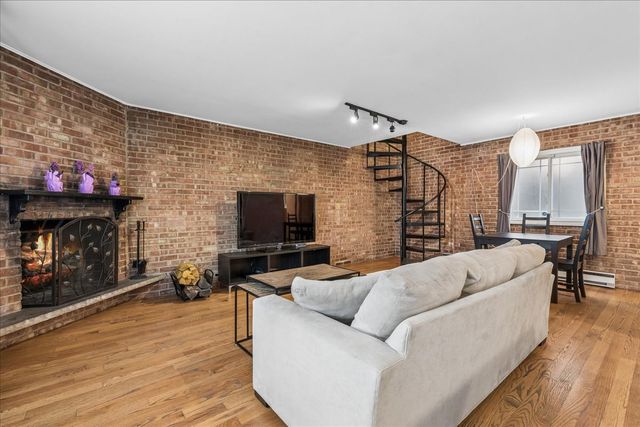 6118 N Hermitage Avenue A, Chicago, IL 60660