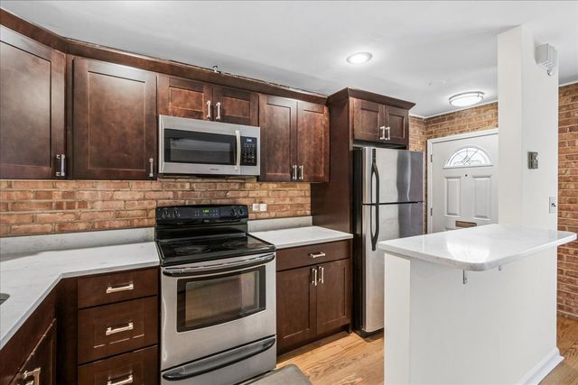 6118 N Hermitage Avenue A, Chicago, IL 60660